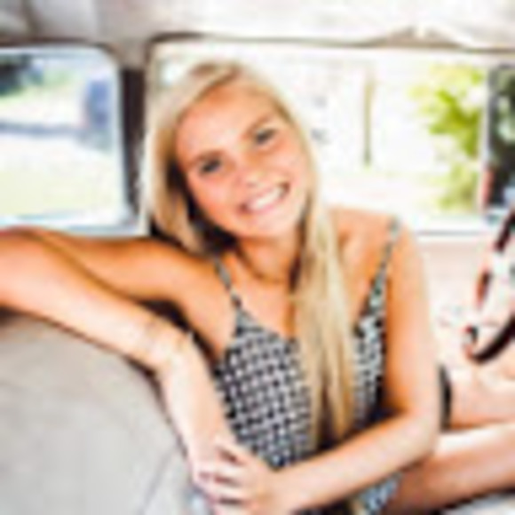 Meet your Posher, Ellie - Picture 1 of 1